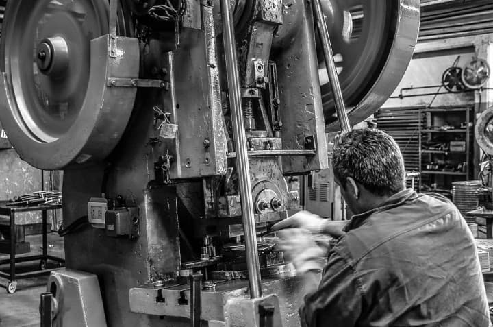 what is a millwright and what do they do